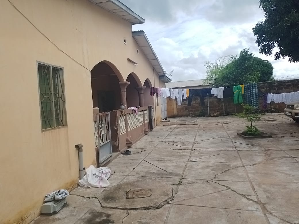 01 Maison Sanitaire à Okedama 