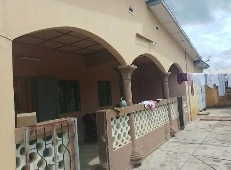 01 Maison Sanitaire à Okedama 