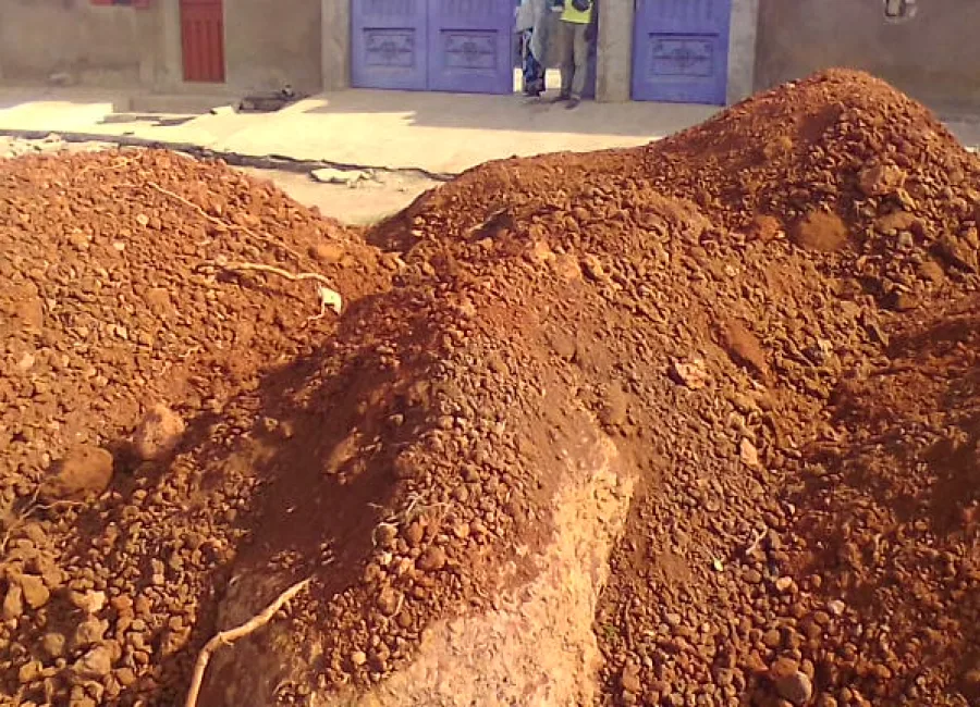 Travaux de construction , reprophilage , ouverture des vons , livraison de sables excecutés par RSI
