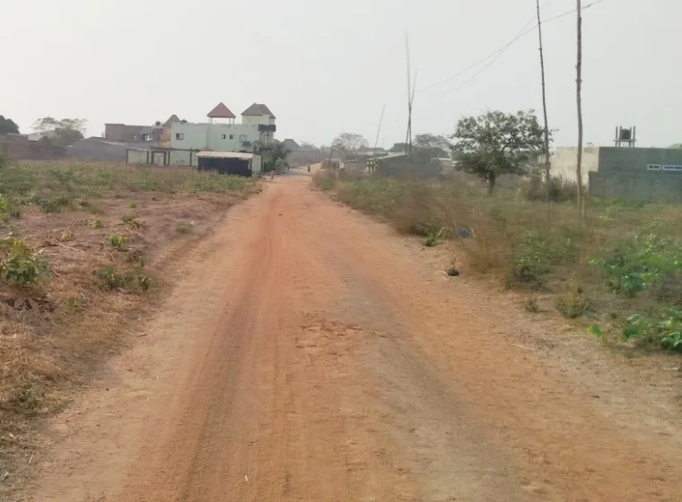 01 parcelle de 450m² à OKEDAMA 